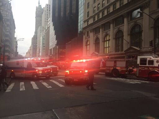 Fire trucks arrive outside Trump Tower on 5th Avenue in New York / AFP PHOTO / Laura BONILLA CAL
