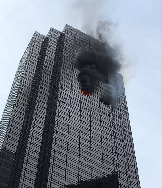 It was at around 6 pm when smoke began rising from the skyscraper. /Image: Twitter (FDNY)