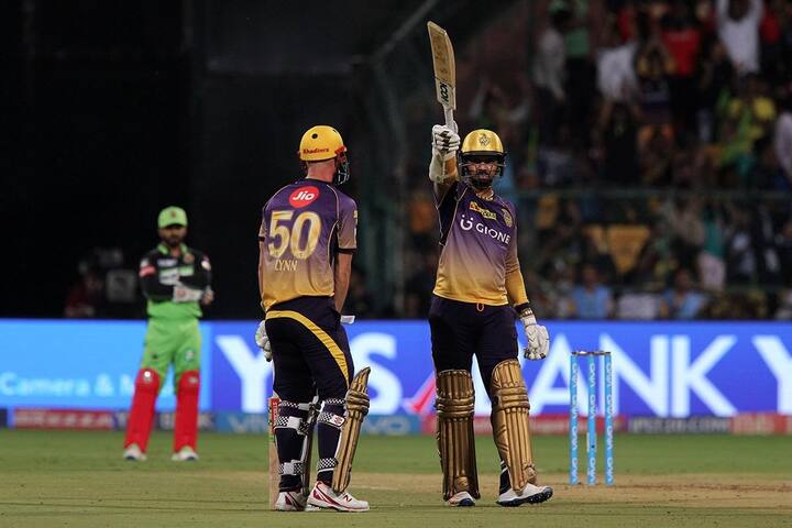 इससे पहले भी साल 2017 में सुनील ने आरसीबी के खिलाफ ही 15 गेंदों में अर्धशतक पूरा किया था.