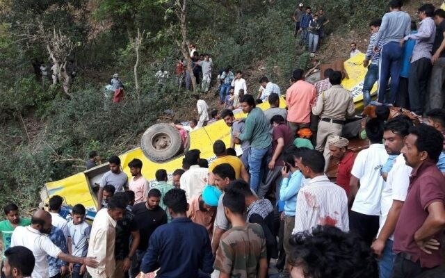 Himachal Pradesh: 4 students killed, 25 injured as school bus falls into gorge Himachal Pradesh: 27 children, 3 adults killed as school bus falls into deep gorge
