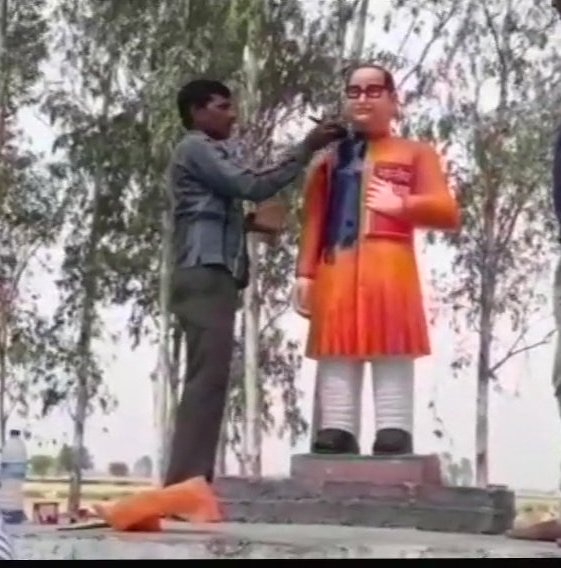 Badaun,UP: BSP leader re-paints Ambedkar statue 'blue' after it was earlier repaired & painted 'saffron' Badaun,UP: BSP leader re-colours Ambedkar statue 'blue' after it was earlier repaired & painted 'saffron'