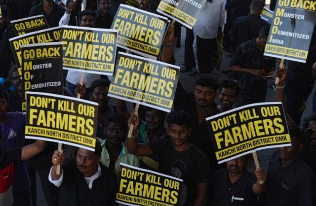 As Modi's convoy passed through the sprawling IIT Madras campus on the way to institute, some in the crowd briefly raised placards against the Central government on the Cauvery issue. (Photo: AFP)