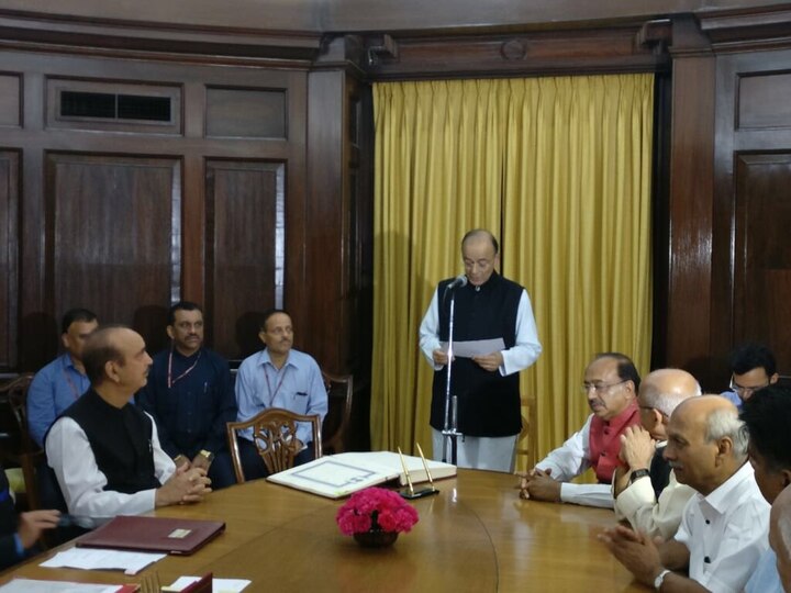 Arun Jaitley takes oath for Rajya Sabha term Arun Jaitley takes oath for Rajya Sabha term