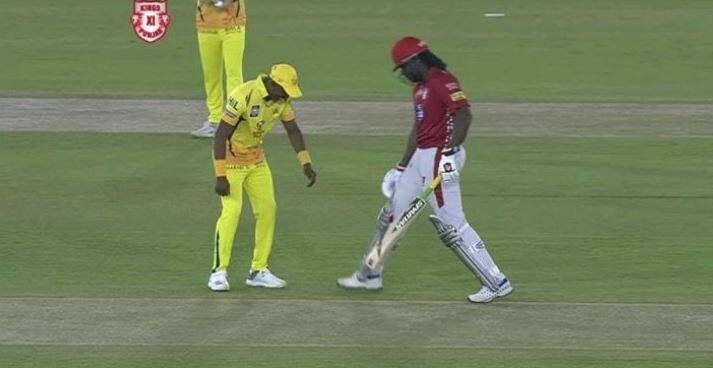 Dwayne Bravo, was seen tying the show laces of Gayle before the first ball of the match.
