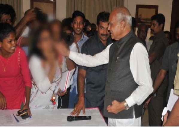 TN Governor Banwarilal Purohit lands in soup for touching female journalist’s cheek TN Governor Banwarilal Purohit lands in soup for touching female journalist’s cheek