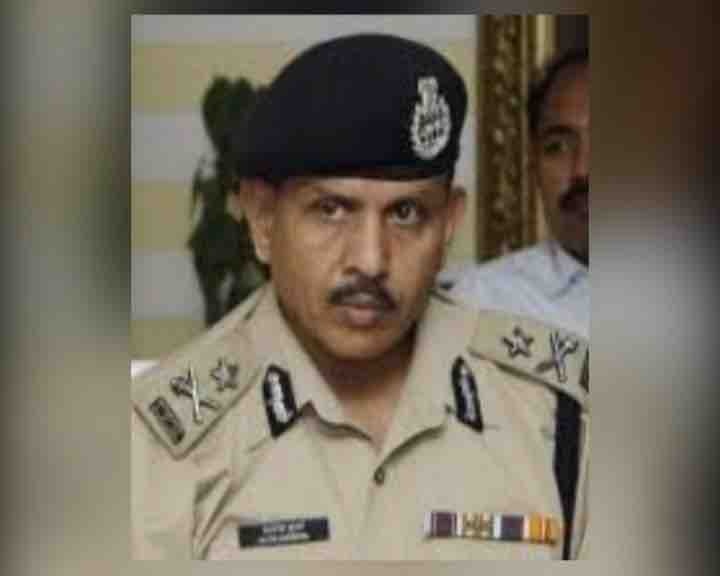 Lucknow cops on a 'watch' hunt Lucknow cops on a 'watch' hunt: Here's why