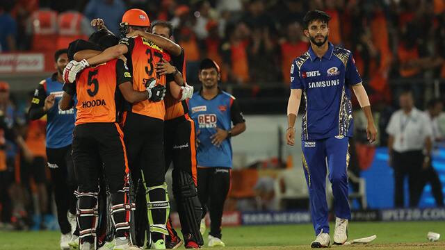 ऑस्ट्रेलिया का यह तेज गेंदबाज अपने इलाज के लिए स्वदेश रवाना होगा. 