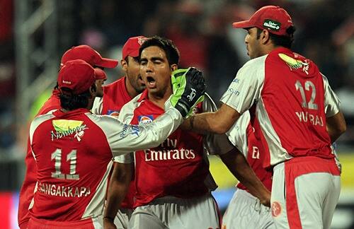 rnइसी साल मुंबई इंडियंस की टीम किंग्स इलेवन पंजाब के द्वारा दिए 119 रनों के लक्ष्य को नहीं पा सकी थी और तीन रन से मुंबई को हार का सामना करना पड़ा था.   