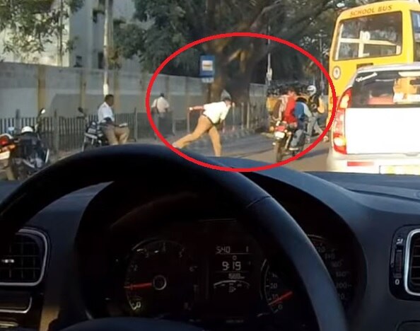 WATCH VIDEO: Bengaluru cop throws shoe at bikers for not wearing helmets WATCH VIDEO: Bengaluru cop throws shoe at bikers for not wearing helmets