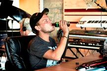 \'Avicii Commited Suicide, Died Due To Self-inflicted Cuts From Glass\'