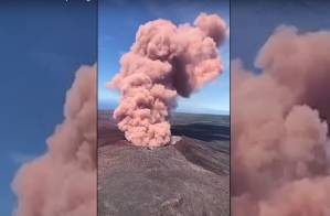 Major earthquake and volcano eruption hits an island in Hawaii