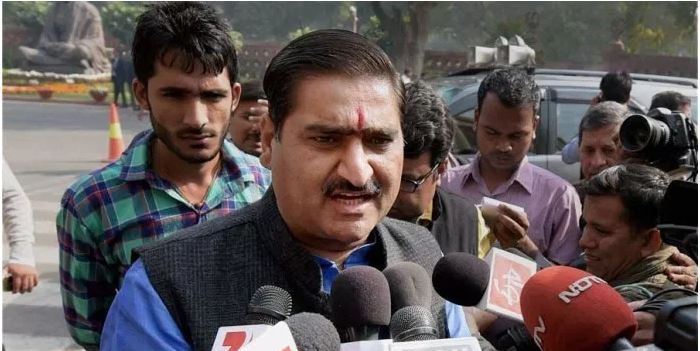 Video of Aligarh MP Satish Gautam 'threatening' railway station master goes viral Aligarh: BJP MP Satish Gautam 'threatens' railway station master, says 'stop Rajdhani, allow Vaishali'