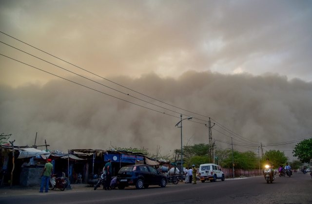 Watch: Massive dust storm roils Bikaner sky Watch: Massive dust storm roils Bikaner sky