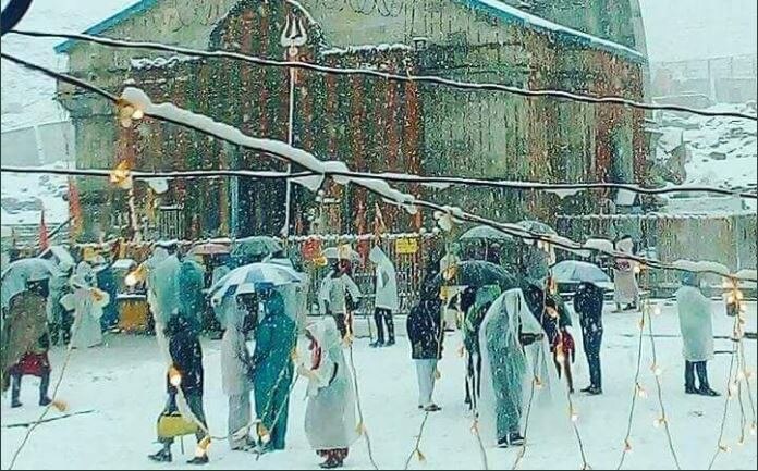 Snowfall, landslide disrupt yatra to Kedarnath, Badrinath shrines for hours Snowfall, landslide disrupt yatra to Kedarnath, Badrinath shrines for hours