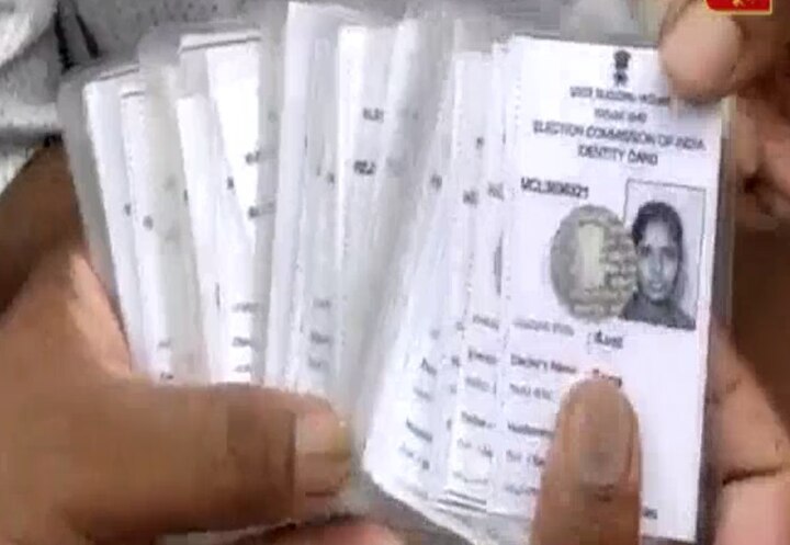 Political blame-game after EC seizes 9,746 voters ID cards & counterfoils from a Bengaluru residence Political blame-game after EC seizes 9,746 voters ID cards & counterfoils from a Bengaluru residence