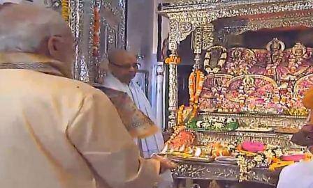 Nepalese Prime Minister KP Sharma Oli has reached Janaki temple to welcome his Indian counterpart. (Image: Twitter/ BJP4India)