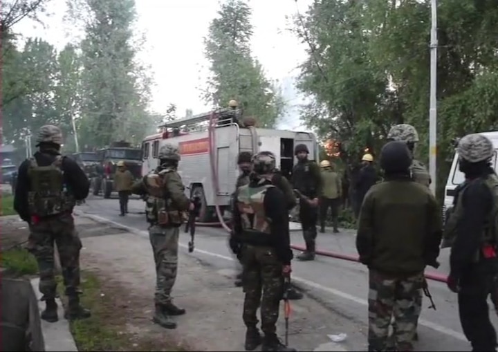 1 CRPF jawan martyred in gunfight between militants & security forces in Pulwama 1 CRPF jawan martyred in gunfight between militants & security forces in Pulwama