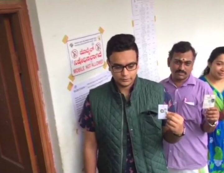 Mysuru's erstwhile royal Krishnadatta Chamaraja Wadiyar came to cast his vote in Mysuru. IMAGE: ANI