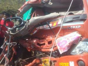 Maharashtra: 10 killed, 13 injured  in tempo-truck collision