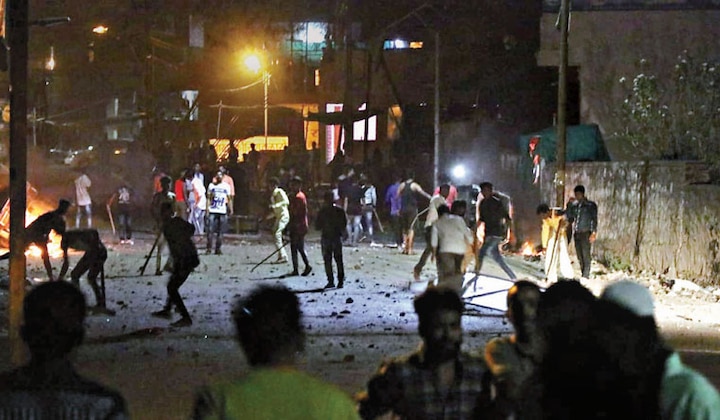 Aurangabad clashes: SHOCKING video reveals police's involvement Aurangabad clashes: SHOCKING video reveals police's involvement