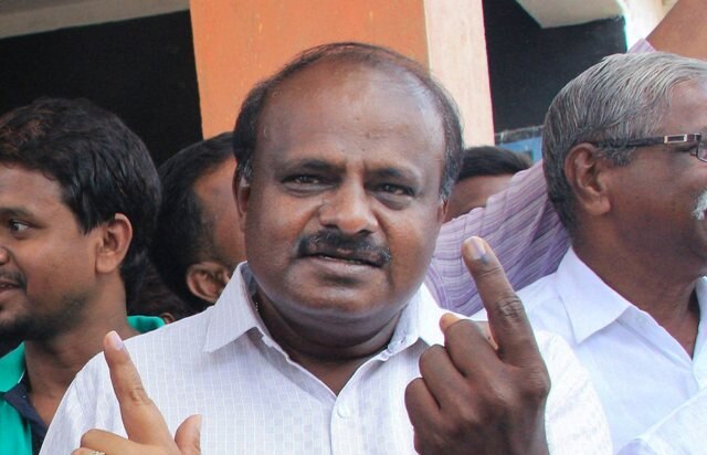 Karnataka kingmaker HD Kumaraswamy to meet Congress leaders today Karnataka results: 'King in the making' Kumaraswamy to meet Congress leaders