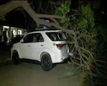 Powerful dust storm again hits Delhi. Checkout Pictures.