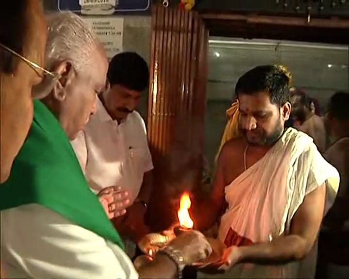 Karnataka Govt Formation LIVE: BJP’s Yeddyurappa takes oath as CM