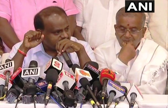 JDS MLAs are being offered Rs 100 crore each, alleges HD Kumarasawamy JDS MLAs are being offered Rs 100 crore each, alleges HD Kumarasawamy