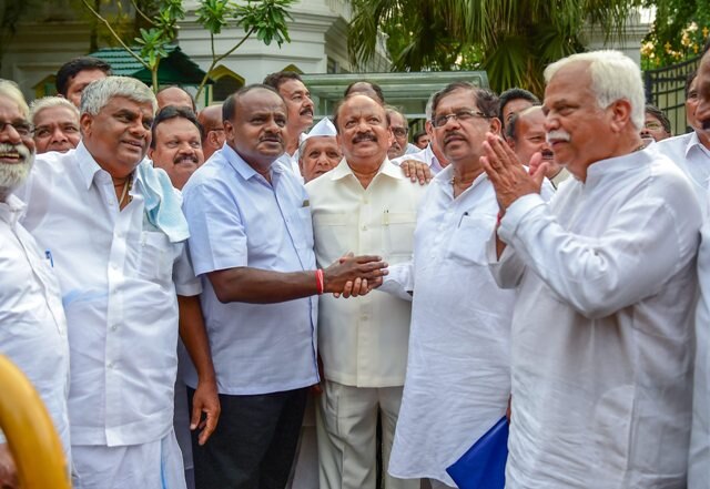 Karnataka: Congress-JDS submit list of 117 MLAs to Governor for government formation Karnataka: Congress-JDS submit list of 117 MLAs to Governor for government formation