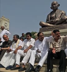 IN PICS: Setback for BJP As Two Independent Candidates Join Congress-JDS Protest