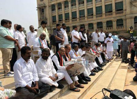 GN Azad, Ashok Gehlot, Mallikarjun Kharge, KC Venugopal and Siddaramaiah were present at the location.