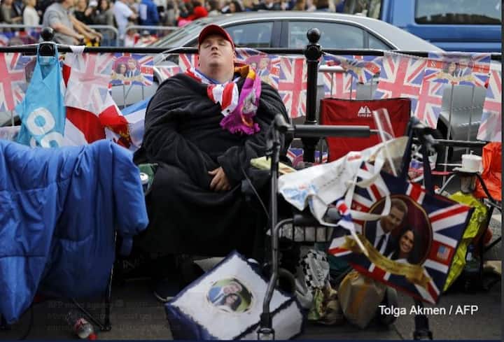 Local Thames Valley Police have said the wedding is expected to attract thousands of people and reporters from around the world to Windsor and that their planning is well under way, with security barriers and CCTV cameras. (AFP IMAGE)