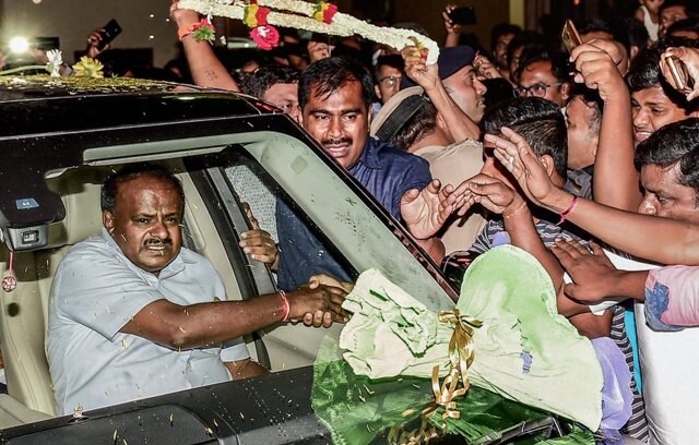 Karnataka: Kumaraswamy to take oath as CM tomorrow, Congress' G Parameshwara to be his deputy Kumaraswamy to take oath as CM tomorrow, Congress' G Parameshwara to be his deputy