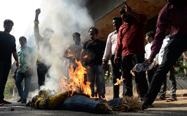 Anti-Sterlite protests: Madras High Court halts plant expansion a day after bloodshed in Thoothukkudi Anti-Sterlite protests: Madras HC halts plant expansion latest news