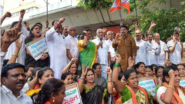 BJP under Yeddy stages protests across Karnataka ahead of Kumaraswamy's swearing-in ceremony Karnataka: BJP under Yeddy stages protest ahead of Kumaraswamy's swearing-in ceremony
