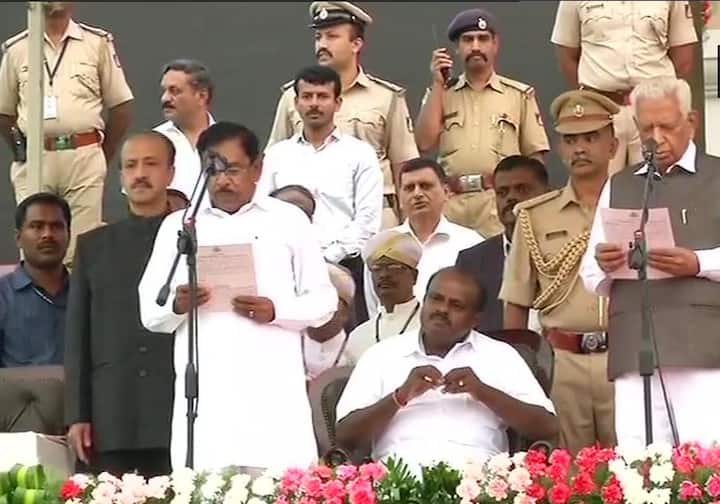 Governor Vajubhai Vala administered the oath of CM HD Kumaraswamy and Deputy CM G Parameshwara (Congress). 