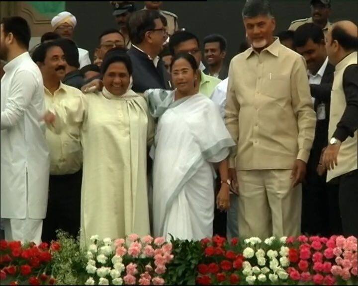 West Bengal CM Mamta Banerjee with Andhra CM Chandra Babu Naidu, who recently walked out of NDA, and BSP supremo Mayawati