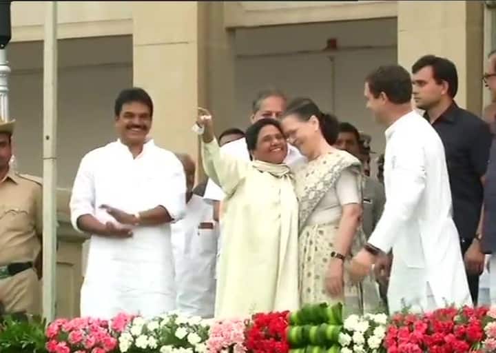 Sonia Gandhi and Mayawati share a light moment at the ceremony. 