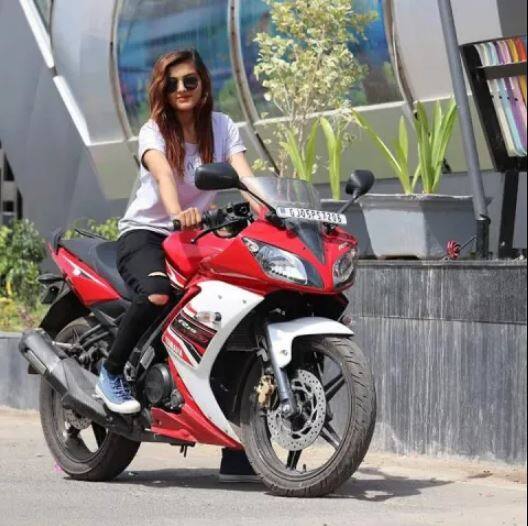 Her name is Asmita and goes with alias Bhoori Gohil A.K.A lady don.