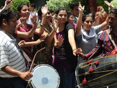 Meet CBSE 10th Topper Nandini Garg And Rimzhim Aggarwal Who Got 499 Marks Meet CBSE class 10 toppers Nandini Garg and Rimzhim Aggarwal sharing tips