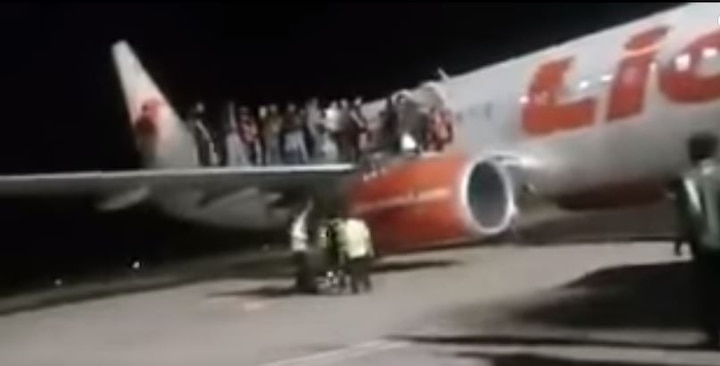 Watch: 10 injured as man falsely claims bomb on flight Watch: 10 injured as man falsely claims bomb on flight