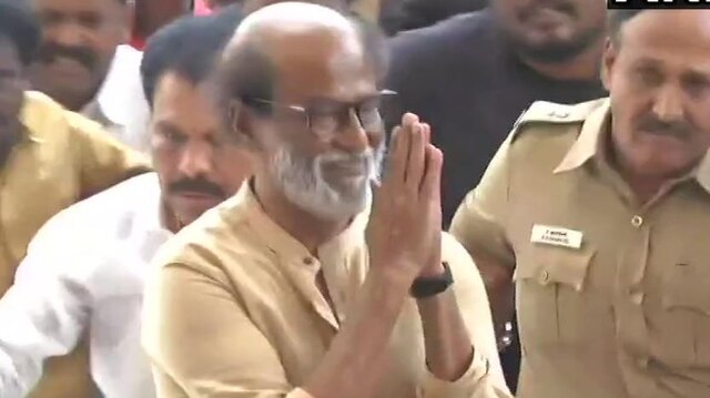 Rajinikanth goes to Thoothukkudi hospital to meet people injured in anti-Sterlite protest Rajinikanth goes to Thoothukkudi to meet those injured in anti-Sterlite protests