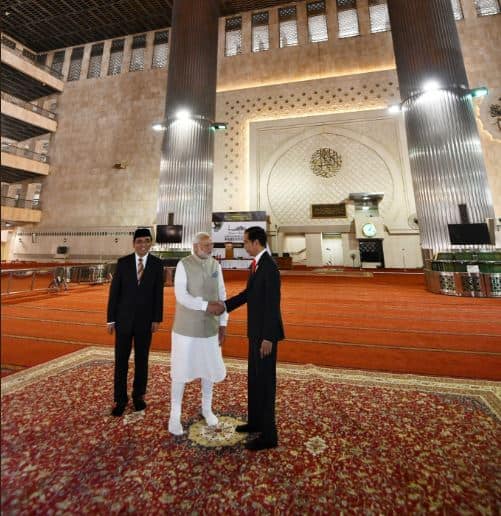 IN PICS: PM Modi Visits Mosque In Indonesia IN PICS: PM Modi Visits Mosque In Indonesia