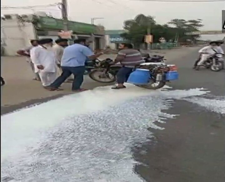 Farmers launch 10-day long nationwide protest against Modi Govt, vow to cut food & milk supply Farmers launch 10-day long nationwide protest; spill milk on roads in Ahmednagar