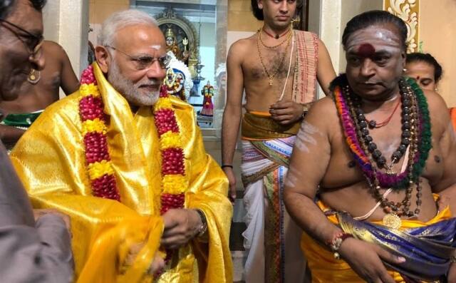 Narendra Modi in Singapore: PM visits Hindu, Buddhist temples and mosque Narendra Modi in Singapore: PM visits Hindu, Buddhist temples and mosque