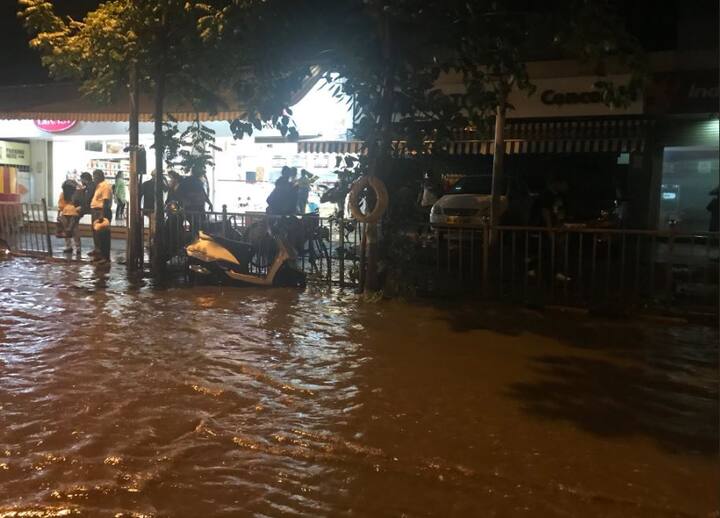 The showers caused water-logging in the city, slowing down the evening traffic. Lightning and heavy winds accompanied the rains. Image: @kishan41418950/ Twitter