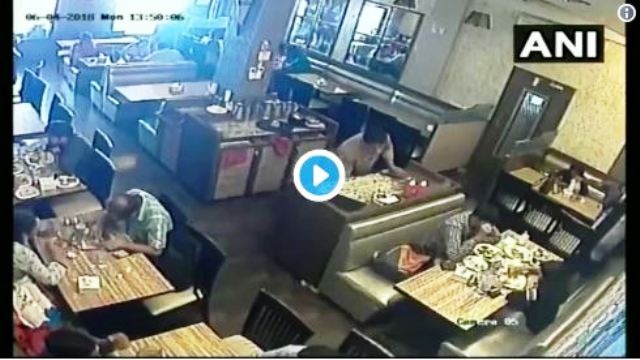 Mumbai: Mobile phone explodes in man's pocket at Bhandup restaurant Mumbai: Mobile phone explodes in man's pocket at Bhandup restaurant (Video)