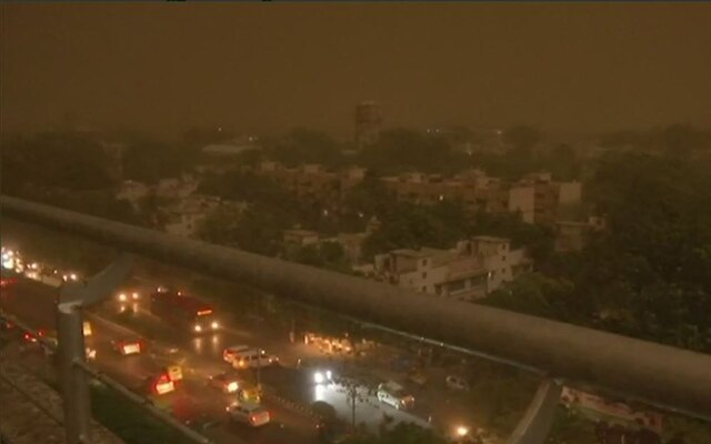 Dust storm and strong winds bring relief from heat in Delhi-NCR; 27 flights diverted Dust storm, strong winds bring relief from heat in Delhi-NCR