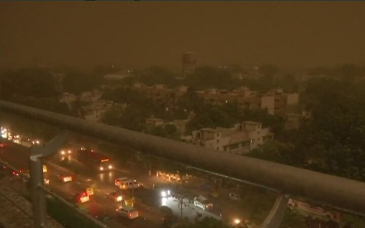 Dust storm, strong winds bring relief from heat in Delhi-NCR Dust storm and strong winds bring relief from heat in Delhi-NCR; 27 flights diverted