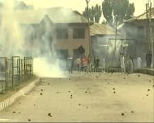 Pak is at it again: 1 jawan martyred in ceasefire violation at LoC, ISIS flags furled in SrinagarPak is at it again: 1 jawan martyred in firing along LoC, ISIS flags furled in Srinagar